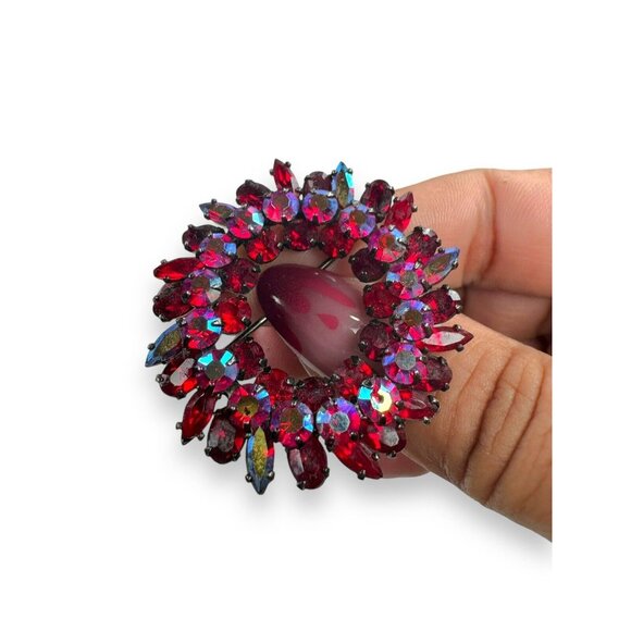 Sherman Red Pink Aurora Borealis Crystal Japanned Vintage Wreath Brooch - Picture 16 of 16